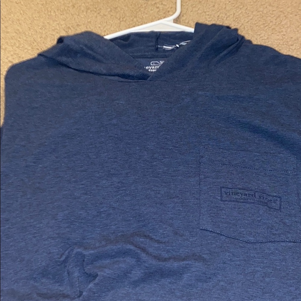 Vineyard vines hoodie tee